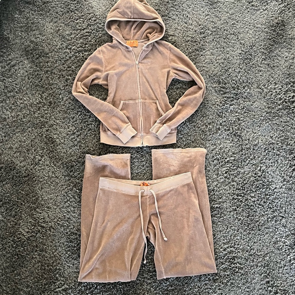 DO NOT BUY // tracksuits!